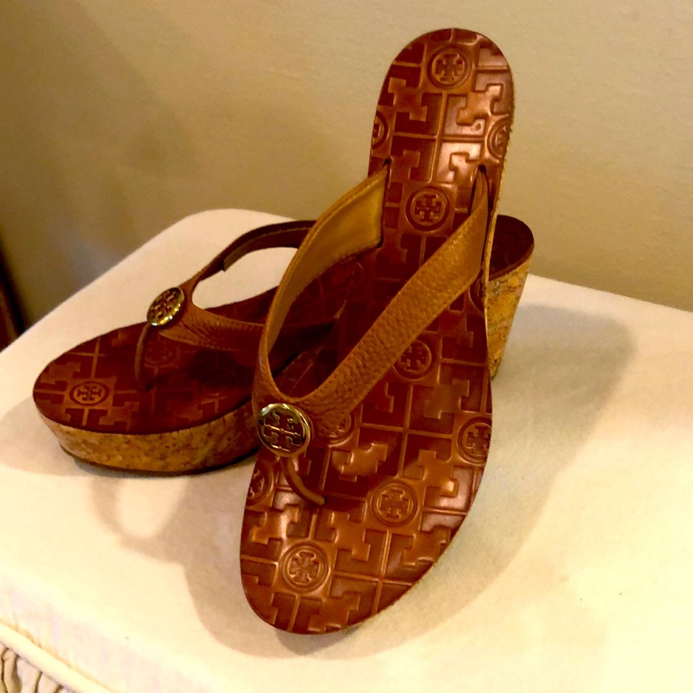 Tory Burch thong wedges. Tan and gold.